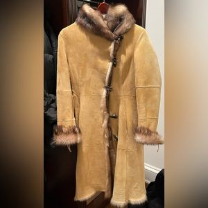 YELLOWSTONE LOOK Long shearling  coat.